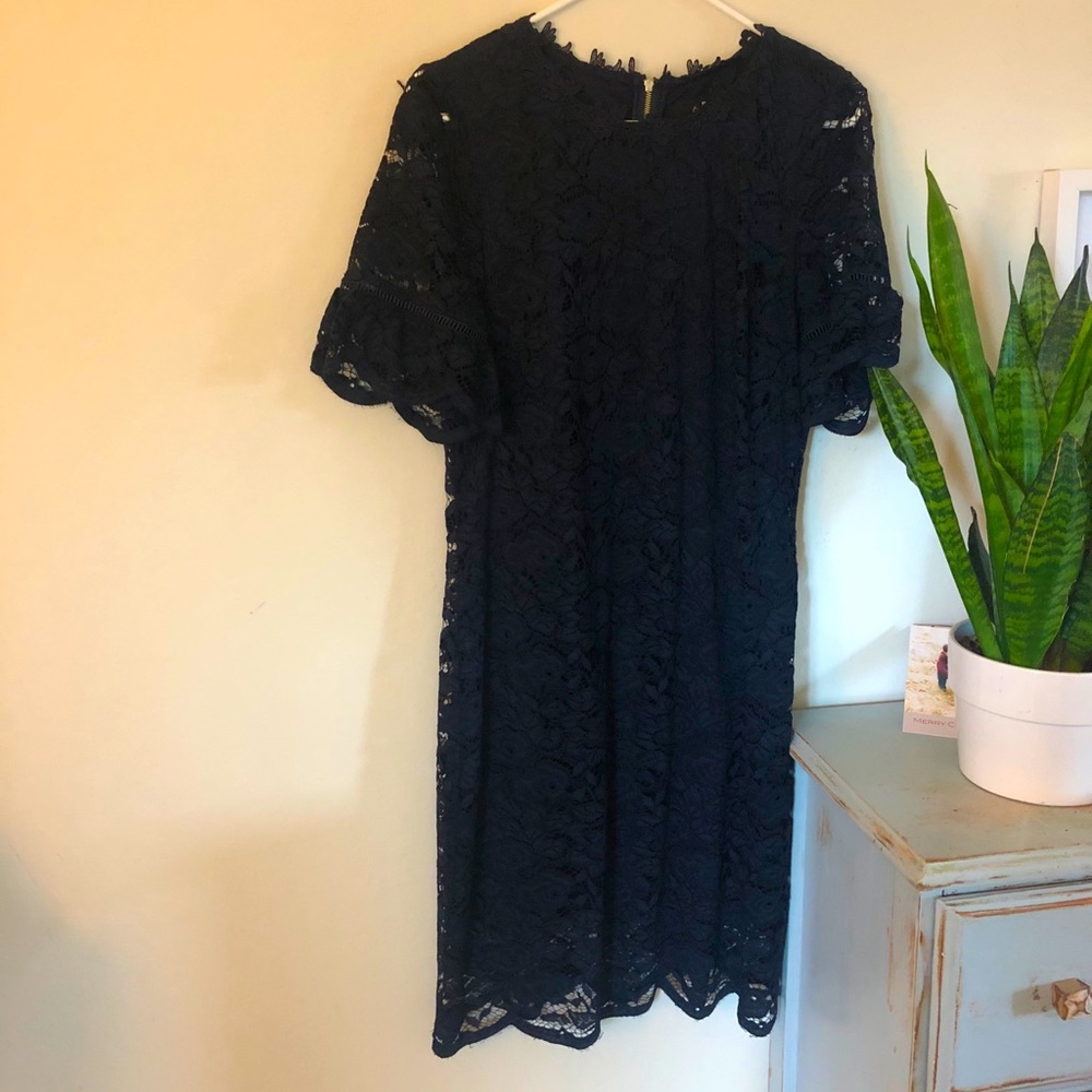 Navy blue lace shift dress!